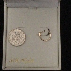 One single earring ( single pierced ear)10k pure